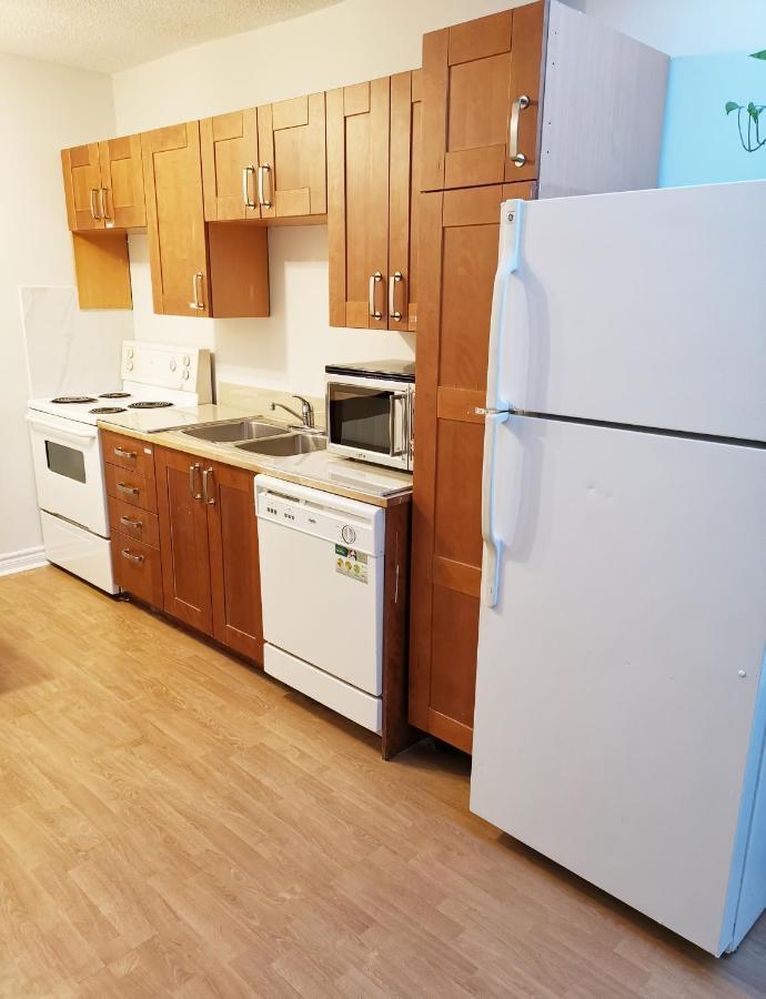 Cozy Private Rm Heart Of North York Free Parking Full Kitchen Close To Downtown Leilighet Toronto Eksteriør bilde